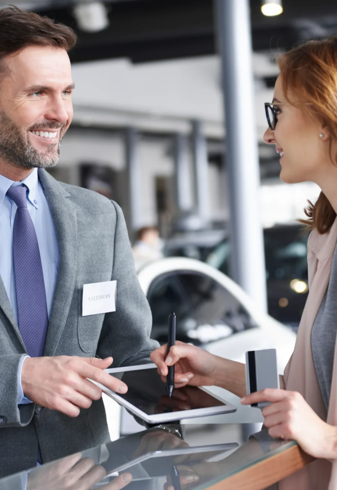 waist-up-salesman-with-female-customer_11zon